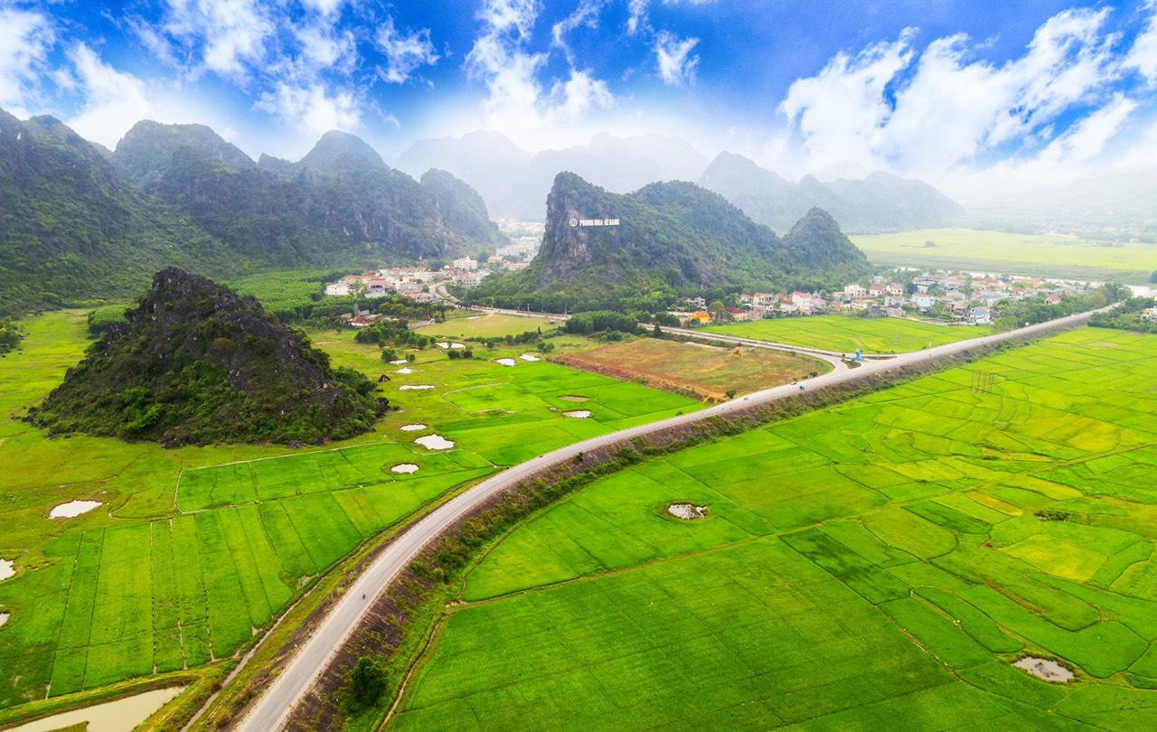 VQG Phong Nha - Kẻ Bàng, trái tim du lịch tỉnh Quảng Bình chứa đựng nhiều cảnh quan hiếm có trên thế giới. VQG Phong Nha - Kẻ Bàng, trái tim du lịch tỉnh Quảng Bình chứa đựng nhiều cảnh quan hiếm có trên thế giới.