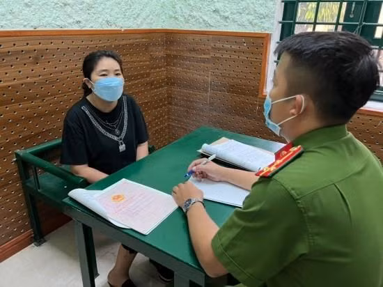 Công an TX. Ba Đồn làm việc với đối tượng Lan Công an TX. Ba Đồn làm việc với đối tượng Lan