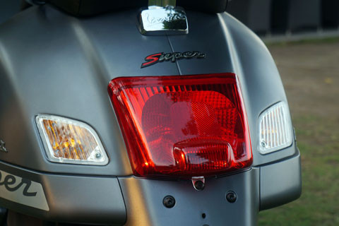 Phần đuôi to lớn, bệ vệ và chắc chắn