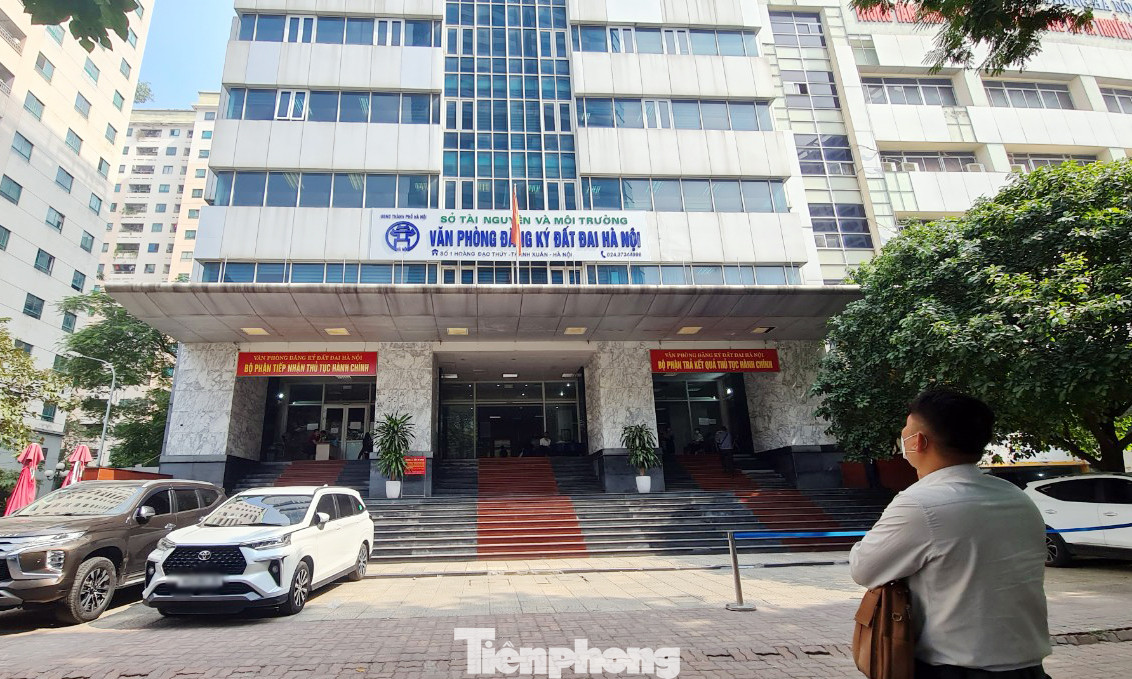 Theo quy định của Luật Đất đai thì cơ quan có thẩm quyền cấp Giấy chứng nhận có trách nhiệm đính chính Giấy chứng nhận đã cấp có sai sót trong các trường hợp cụ thể. Theo quy định của Luật Đất đai thì cơ quan có thẩm quyền cấp Giấy chứng nhận có trách nhiệm đính chính Giấy chứng nhận đã cấp có sai sót trong các trường hợp cụ thể.