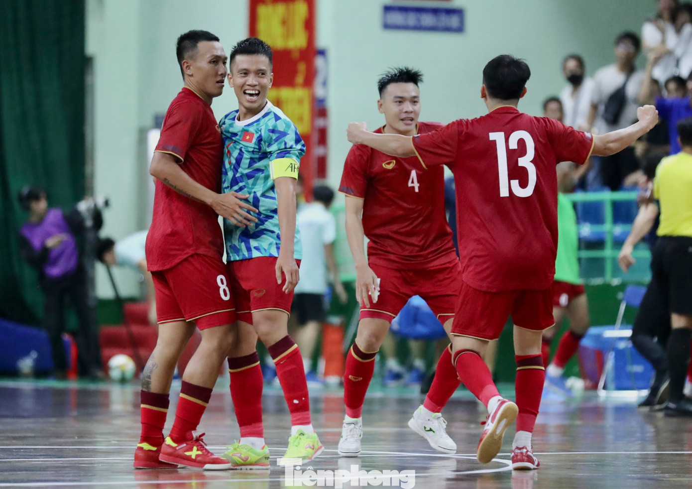 Trong những phút còn lại, HLV Giustozzi quyết định sử dụng chiến thuật power-play và đội trưởng Phạm Đức Hoà đã xuất sắc có bàn thắng quý giá ở những giây cuối giúp tuyển futsal Việt Nam gỡ hoà 3-3.