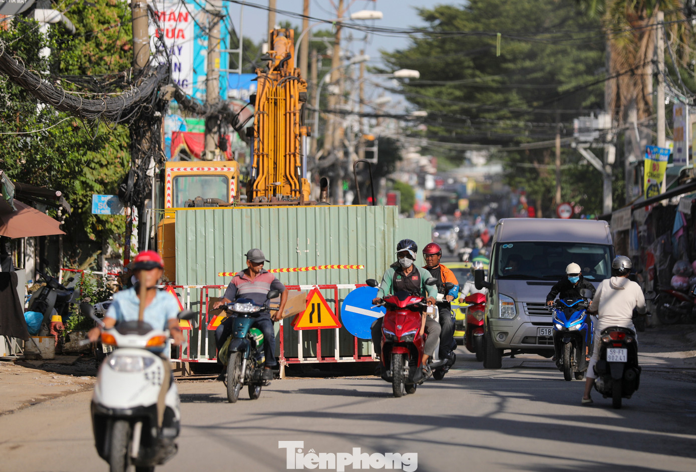 Một trong những khu vực bị ảnh hưởng bởi “lô cốt” công trình đang thi công nằm trên đường Nguyễn Duy Trinh (đoạn giao với đường 22, phường, Bình Trưng Tây, TP Thủ Đức”.