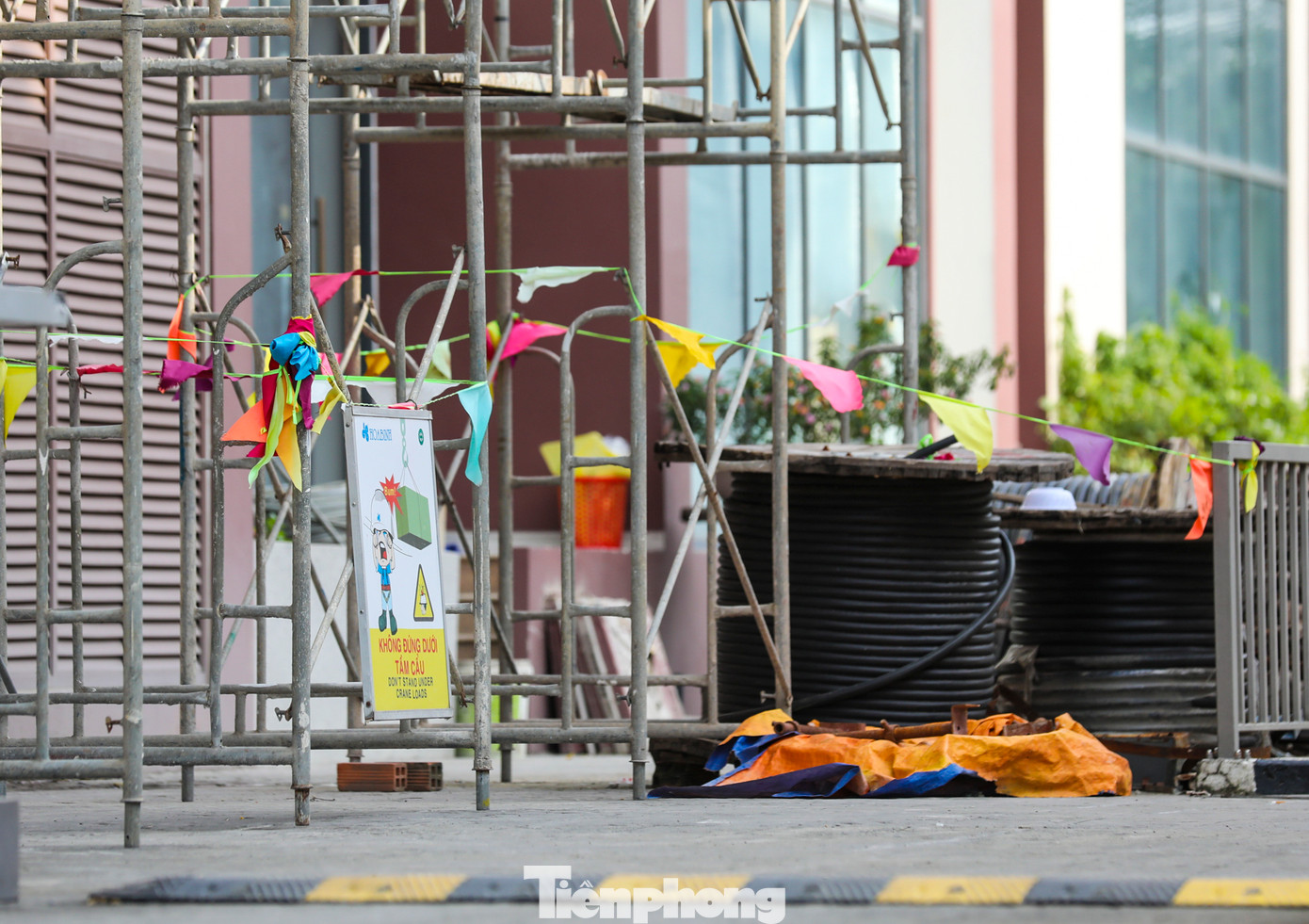 Theo thỏa thuận, khoảng quý II/2019 chủ đầu tư sẽ bàn giao nhà cho người dân. Tuy nhiên, gần đến ngày bàn giao chủ đầu tư lại thông báo thay đổi thời gian giao nhà vào quý III/2019 vì một số lý do khách quan phát sinh trong quá trình thi công, dự án chưa thể hoàn thiện xong để bàn giao kịp theo thời hạn trong hợp đồng. Theo thỏa thuận, khoảng quý II/2019 chủ đầu tư sẽ bàn giao nhà cho người dân. Tuy nhiên, gần đến ngày bàn giao chủ đầu tư lại thông báo thay đổi thời gian giao nhà vào quý III/2019 vì một số lý do khách quan phát sinh trong quá trình thi công, dự án chưa thể hoàn thiện xong để bàn giao kịp theo thời hạn trong hợp đồng.