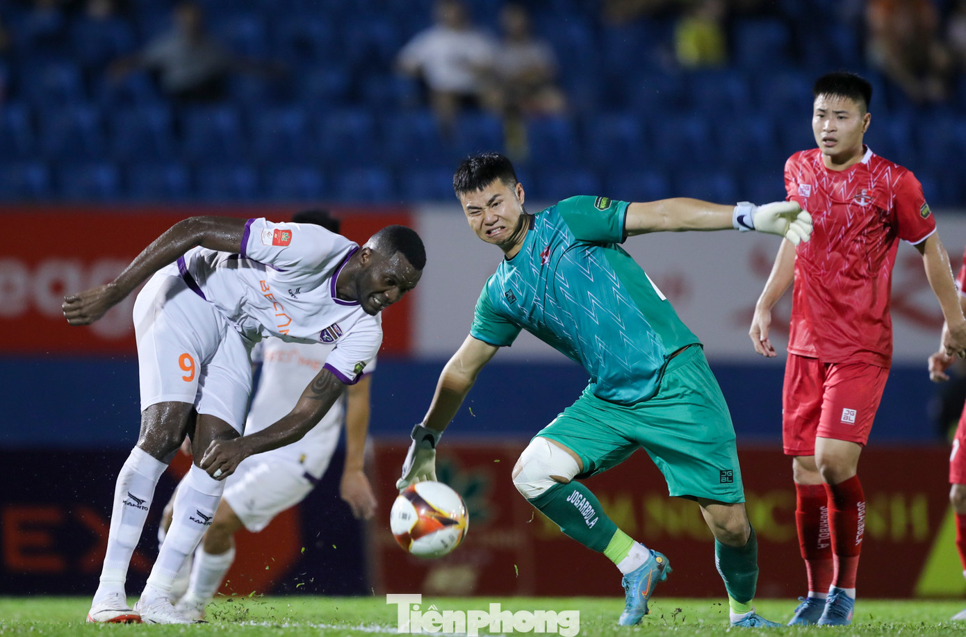 CLB Bình Dương đáng lẽ đã có nhiều hơn một bàn thắng nếu như các chân sút biết chắt chiu cơ hội.