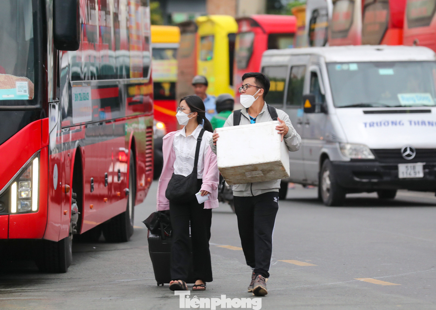 Đa phần khách ngày hôm nay tại Bến xe Miền Đông cũ đều là các bạn sinh viên.