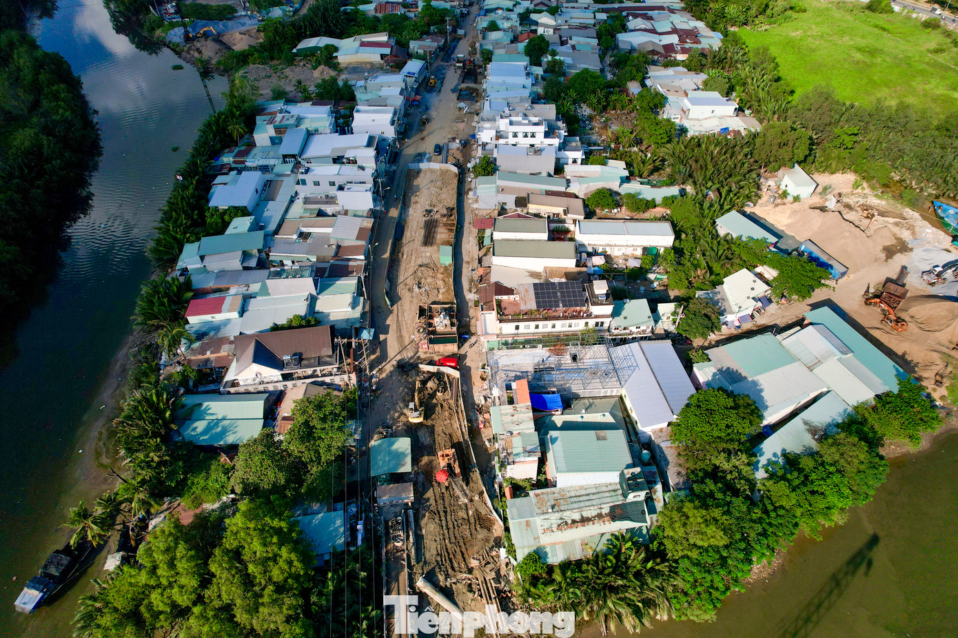 Hiện nay, tiến độ công tác bồi thường, hỗ trợ, tái định cư của dự án đã hoàn tất 100%. Vì vậy đơn vị xây dựng sẽ đẩy nhanh tiến độ xây dựng cầu mới, dự kiến toàn bộ công trình sẽ hoàn thiện vào tháng 12/2024.