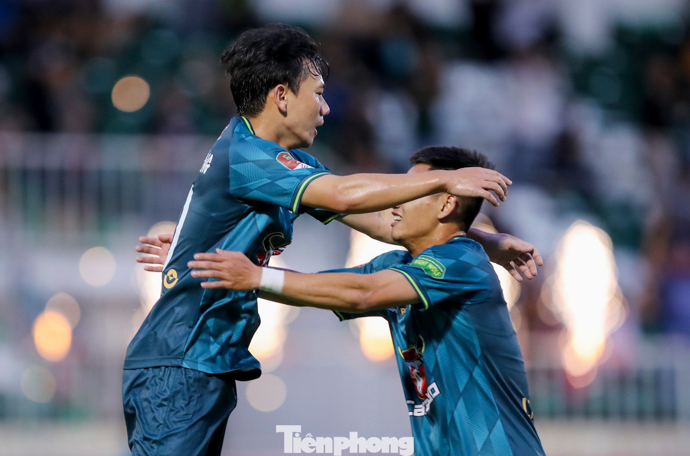 Trần Minh Vương chính là cầu thủ chơi nổi bật nhất bên phía HAGL trong trận gặp Thể Công Viettel. Tiền vệ số 10 chính là tác giả của bàn mở tỷ số cho đội nhà ngay những phút đầu của hiệp 1.