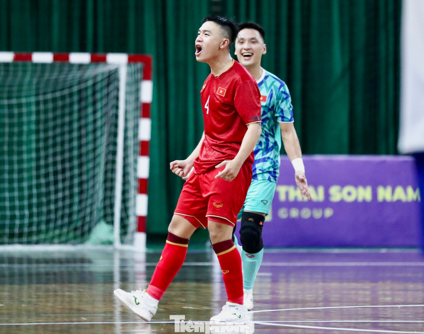 Đến phút 29, từ một tình huống tấn công, Trần Tuyên căng ngang đưa bóng đi đầy khó chịu khiến thủ môn Nga phản lưới. Chưa đầy 1 phút sau đó, Nhan Gia Hưng chuyền bóng từ biên trái sang sát đường biên phải để Châu Đoàn Phát dứt điểm 1 chạm rút ngắn cách biệt 2-3.