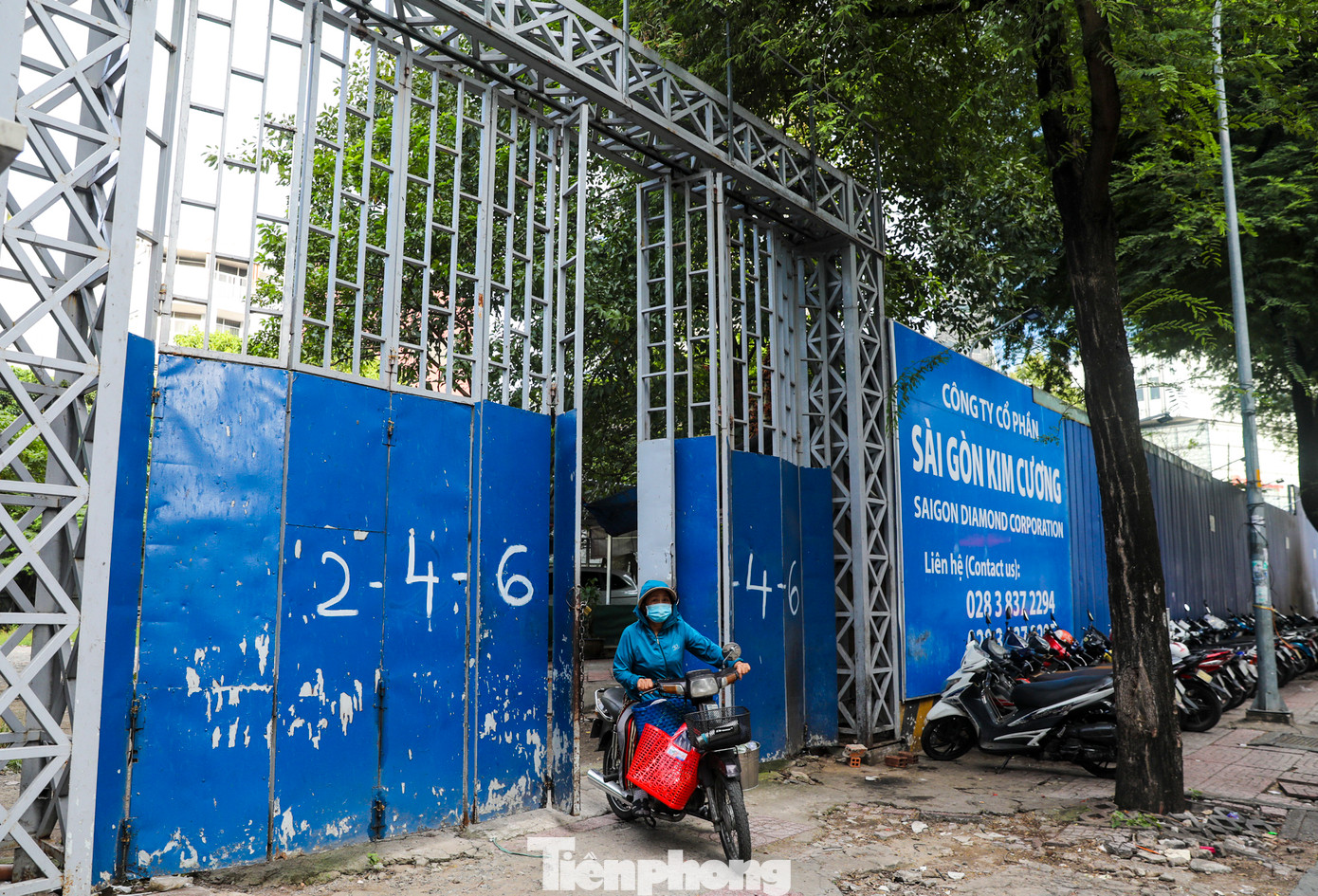 Sau đó, các cổ đông sáng lập của Sài Gòn Kim Cương đã chuyển nhượng phần vốn góp cho các đối tác khác. Đến nay, cổ đông sở hữu Sài Gòn Kim Cương không còn là 4 cổ đông sáng lập như trên, mà thay vào đó là những cái tên hoàn toàn mới, trong đó có liên quan đến tập đoàn Vạn Thịnh Phát của gia tộc giàu có nhà Trương Mỹ Lan.