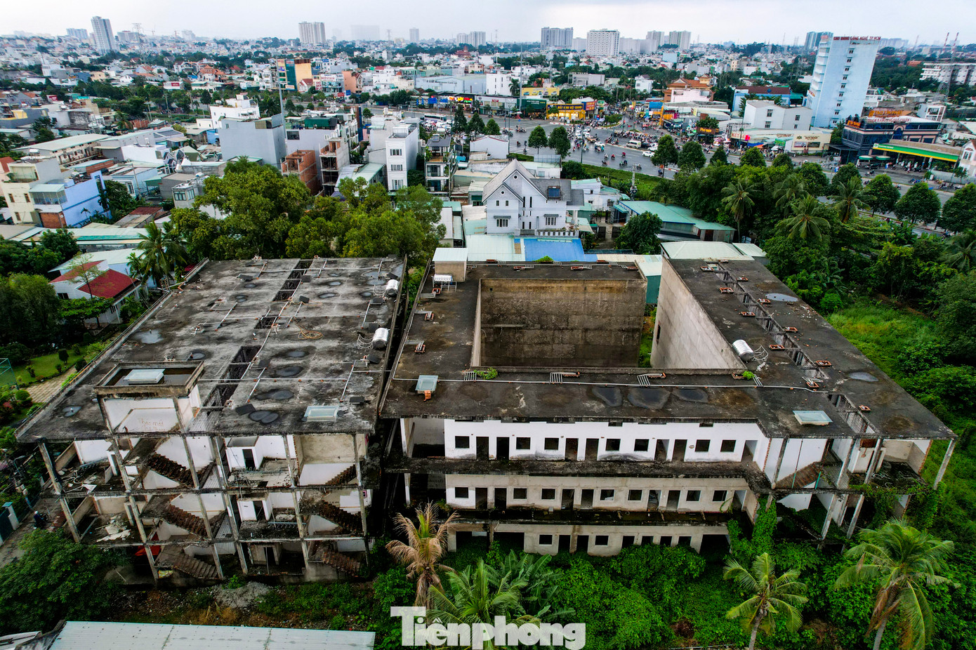 Chung cư mini trên đường 32 (phường Linh Đông, TP.Thủ Đức) được công ty Sài Gòn Hoàng Anh xây dựng từ năm 2017.