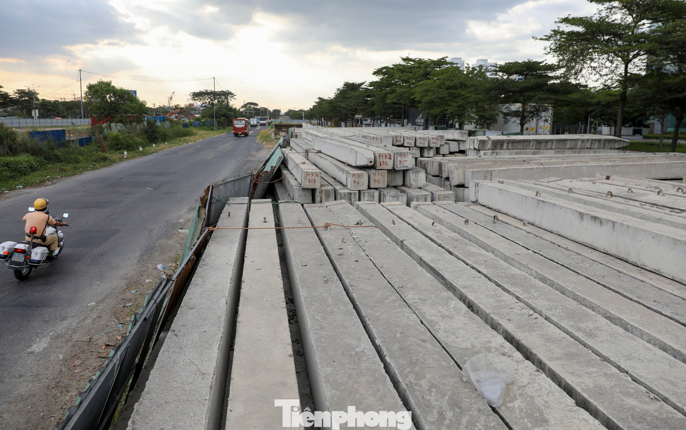 Đại lộ Nguyễn Văn Linh là một trong những tuyến huyết mạch lớn nhất TPHCM, góp phần phát triển, kết nối khu đô thị Nam Sài Gòn, Phú Mỹ Hưng, khu công nghiệp cảng Hiệp Phước... Hồi tháng 5/2022, đường được mở rộng đoạn 2 km phía KCX Tân Thuận, quận 7.