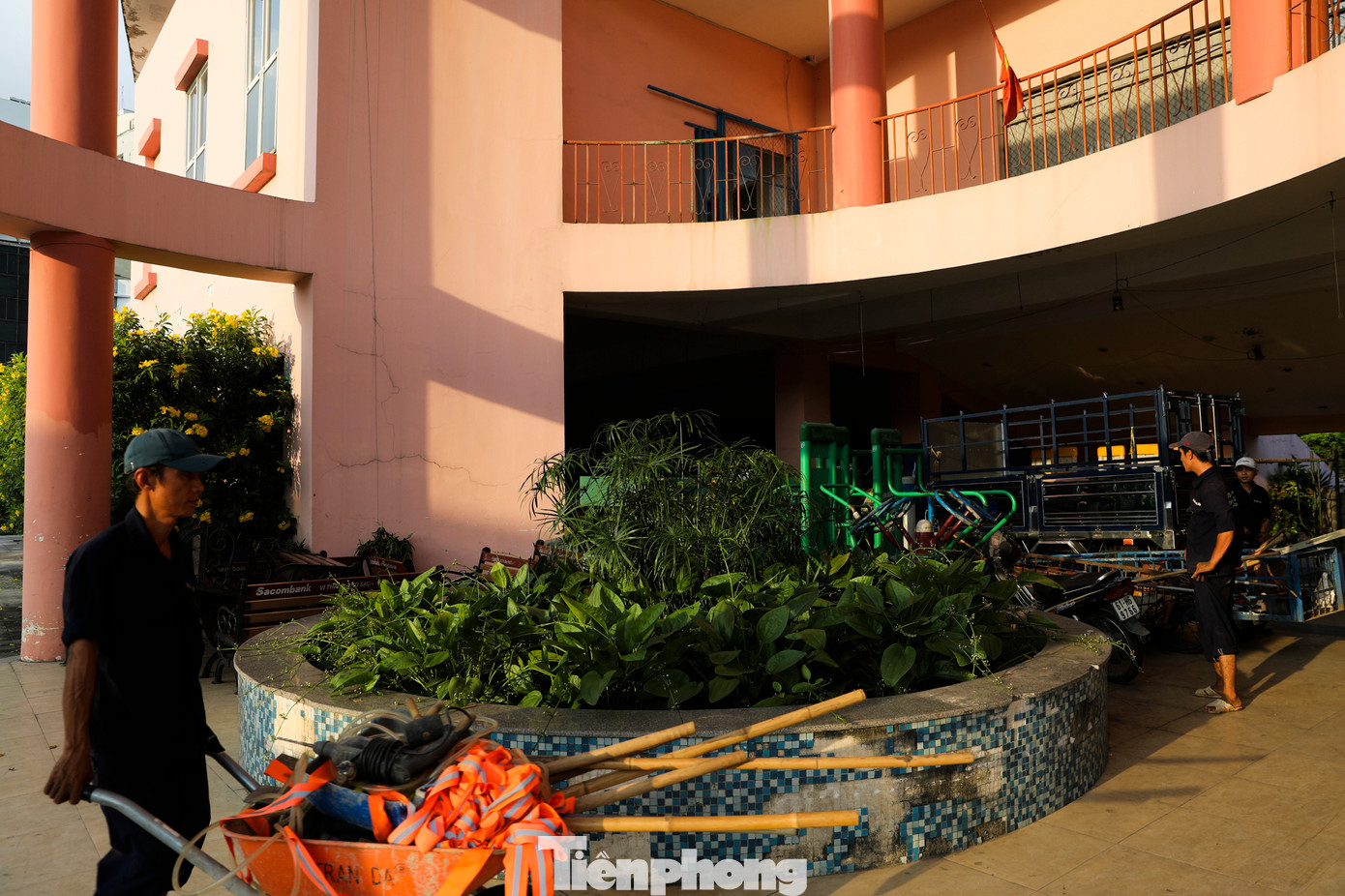 Giai đoạn 1 thực hiện trong quý 4/2023 và quý 1/2024 với các hạng mục sửa chữa sân khấu, trang trí, đảm bảo vệ sinh, điện, nước, âm thanh, ánh sáng, an ninh, bảo vệ, giữ xe… để phục vụ ngay dịp Tết Nguyên đán Giáp Thìn 2024.