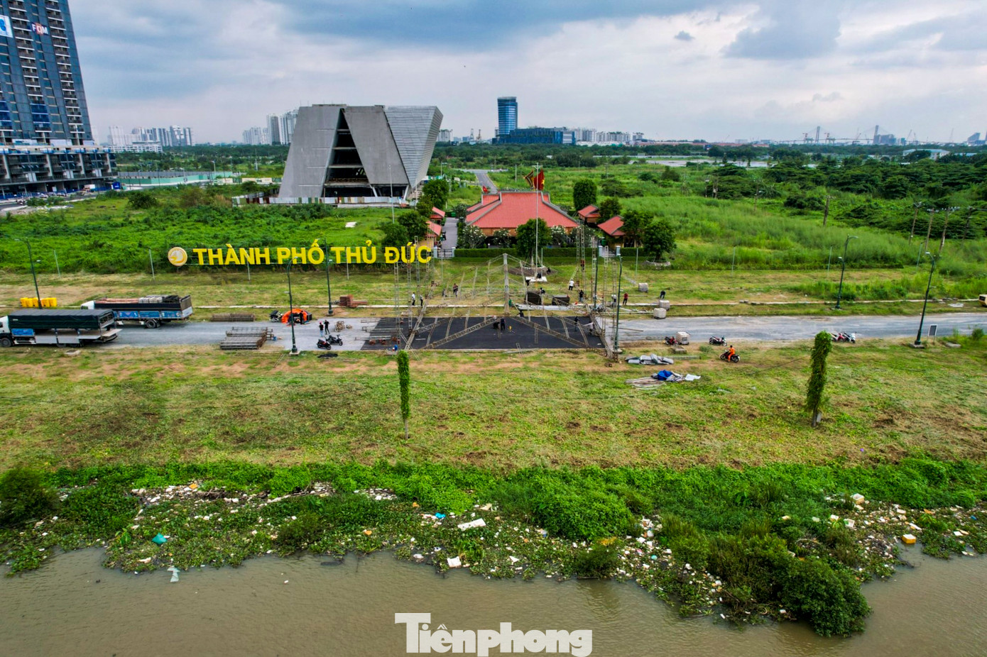 Khu vực phía trước nhà thờ dự kiến sẽ được bố trí các màn hình LED phục vụ cổ động, tuyên truyền… nhằm tạo ánh sáng về đêm.