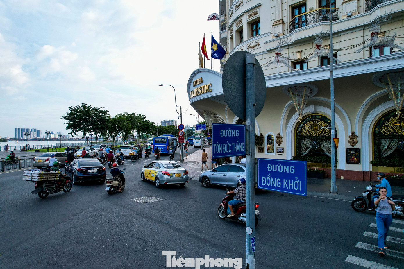 Theo Cushman &amp; Wakefield, giá thuê mặt bằng trên đường Đồng Khởi, TPHCM đắt thứ 13 thế giới, còn phố Tràng Tiền, Hà Nội xếp thứ 17 khu vực.