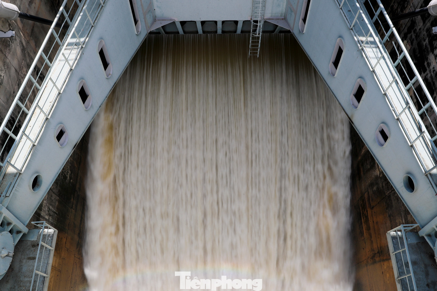 Sau khi xả nước điều tiết hồ chứa lần đầu, tùy diễn biến của thời tiết và lưu lượng nước về hồ, Công ty có thể thay đổi lượng nước xả qua tràn.