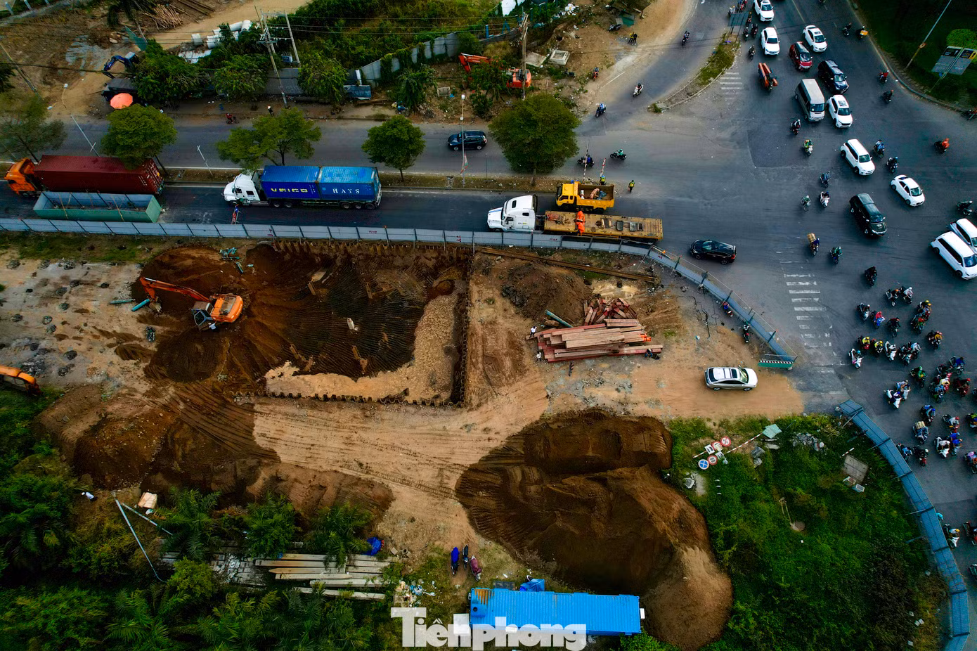 Trước đó, dự án cũng đã bị đình chỉ thi công do làm hư hỏng mặt đường nhưng chậm khắc phục gây ảnh hưởng đến sự an toàn của người dân khi tham gia giao thông.