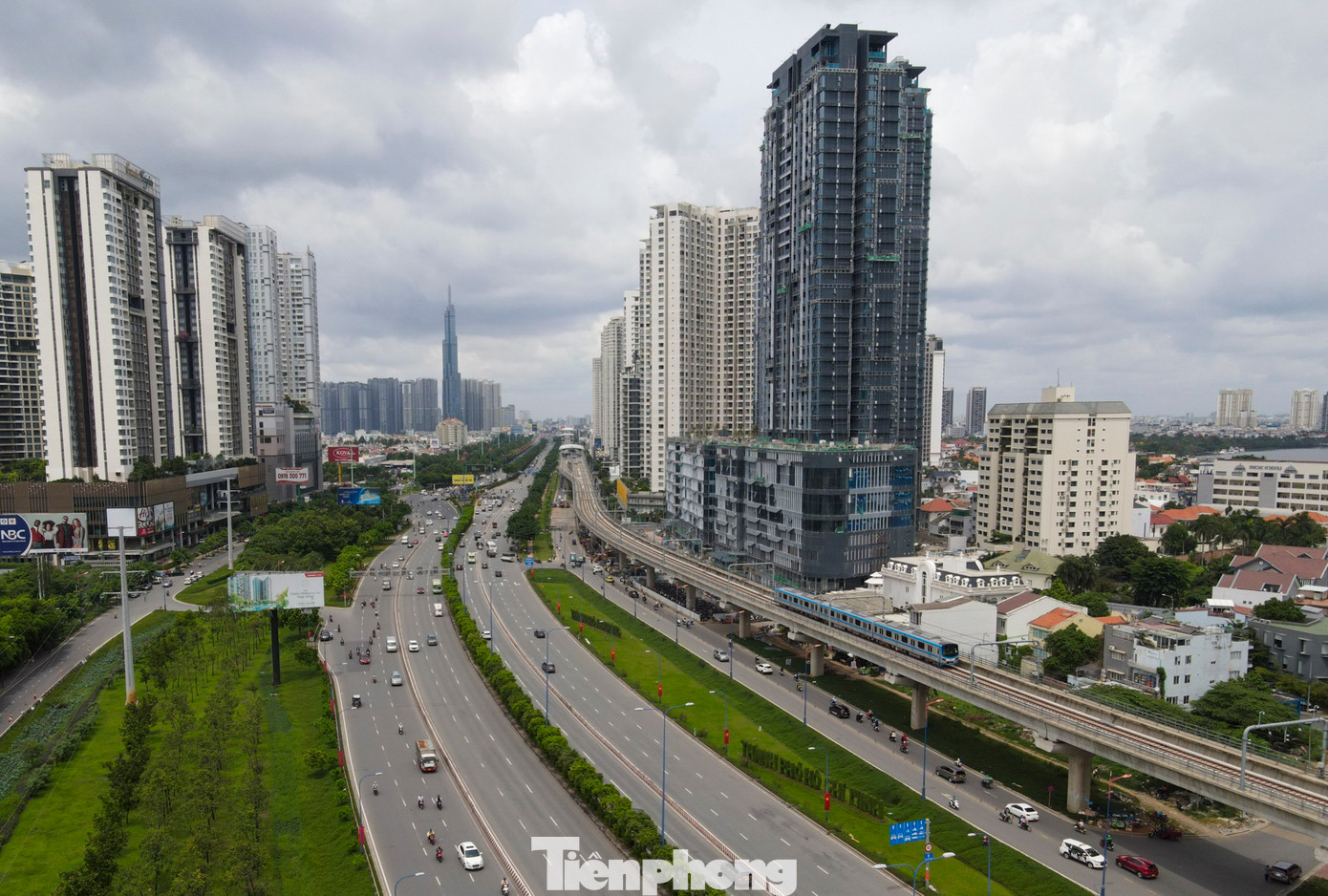 Việc thử nghiệm cũng được chia thành nhiều giai đoạn, từ thử nghiệm tĩnh, thử nghiệm động, thử nghiệm giao diện, thử nghiệm tích hợp…