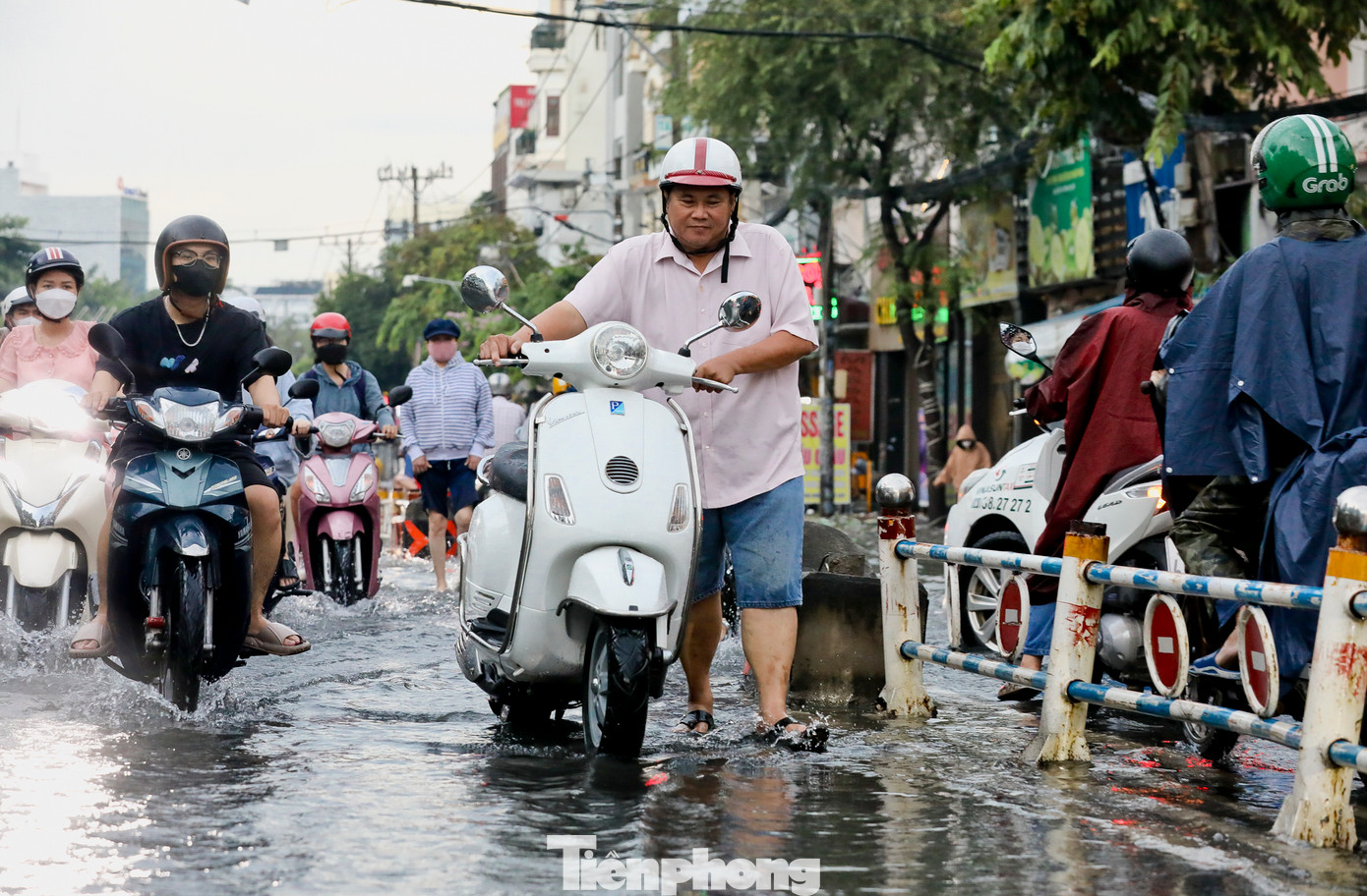 Theo dự báo, ngày và đêm nay (9/9), ở khu vực Nam Bộ có mưa rào và rải rác có dông, cục bộ có mưa to. (Ảnh minh họa: Duy Anh)