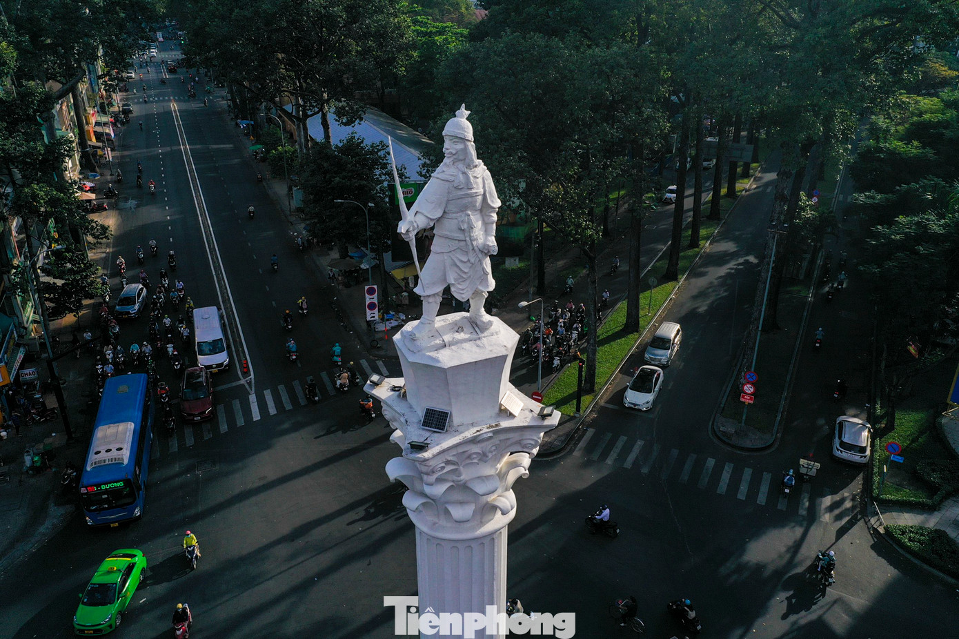 Thời gian qua, TPHCM vừa triển khai tu sửa, chỉnh trang lại nhiều tượng đài có tuổi đời hơn nửa thế kỷ được đặt tại các vòng xoay, nút giao thông lớn trong thành phố. Hiện có khoảng 10 tượng đài được xây dựng trước năm 1975, trong đó các tượng đài Phan Đình Phùng, Quách Thị Trang, Trần Nguyên Hãn, An Dương Vương... đang được tu sửa, chỉnh trang sau nhiều năm xuống cấp, hư hỏng.