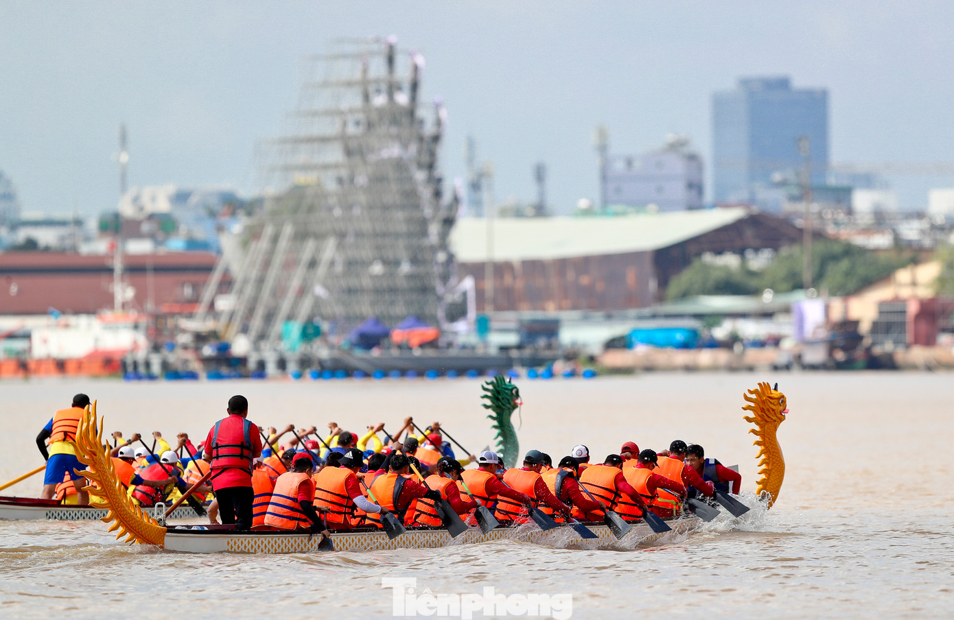 Ngoài việc tranh tài giữa các VĐV, giải đấu cũng muốn đưa đến thông điệp cho người dân về việc nâng cao ý thức cộng đồng chung tay bảo vệ môi trường sông nước trên địa bàn TPHCM.