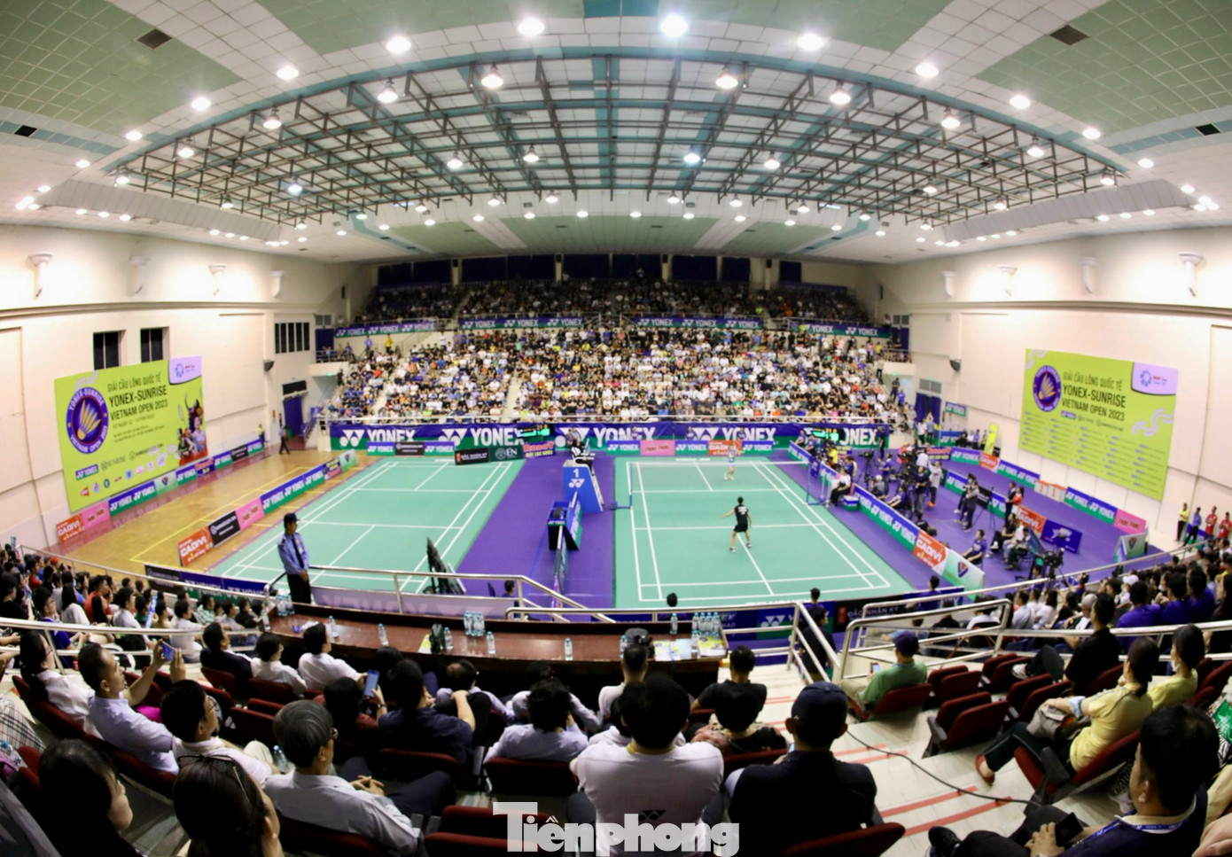 NTĐ Nguyễn Du (quận 1) chật kín không còn một chỗ ngồi trong ngày chung kết tại giải đấu.