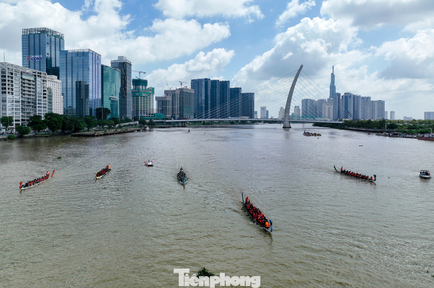 Bên cạnh Giải Vô địch Đua thuyền truyền thống TPHCM mở rộng, dịp này còn kết hợp với Lễ hội Sông nước TPHCM lần thứ 1 năm 2023, góp phần phát triển sản phẩm du lịch đặc trưng trên địa bàn TPHCM, đa dạng hóa các sự kiện, lễ hội phục vụ người dân thành phố và du khách, xây dựng hình ảnh điểm đến TPHCM.