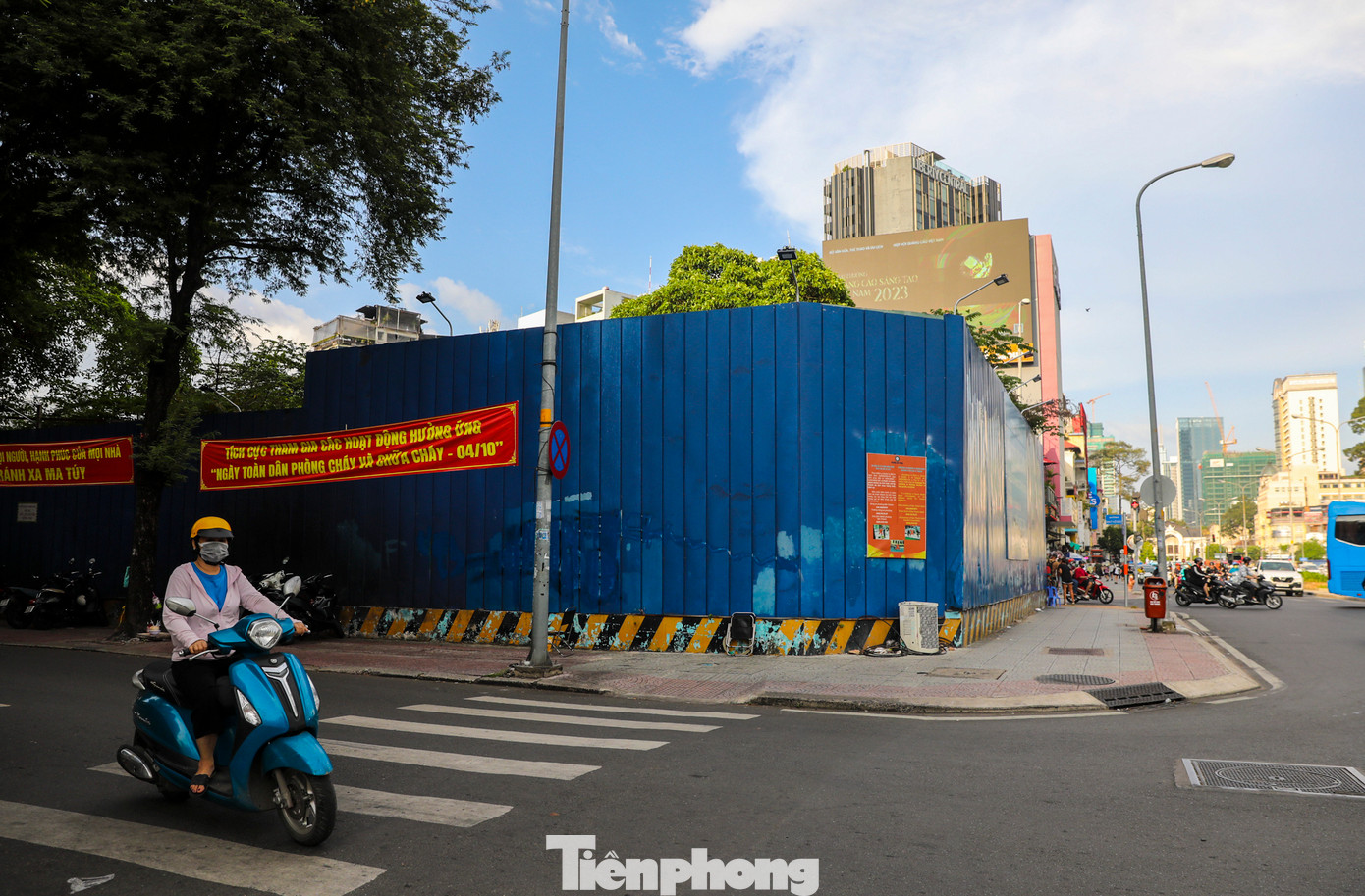 Kể từ năm được cấp phép đầu tư vào năm 2007 đến nay, SJC Tower vẫn chỉ là khu &quot;đất vàng&quot; bỏ hoang, có thời điểm chủ đầu tư sử dụng làm bãi trông giữ xe.