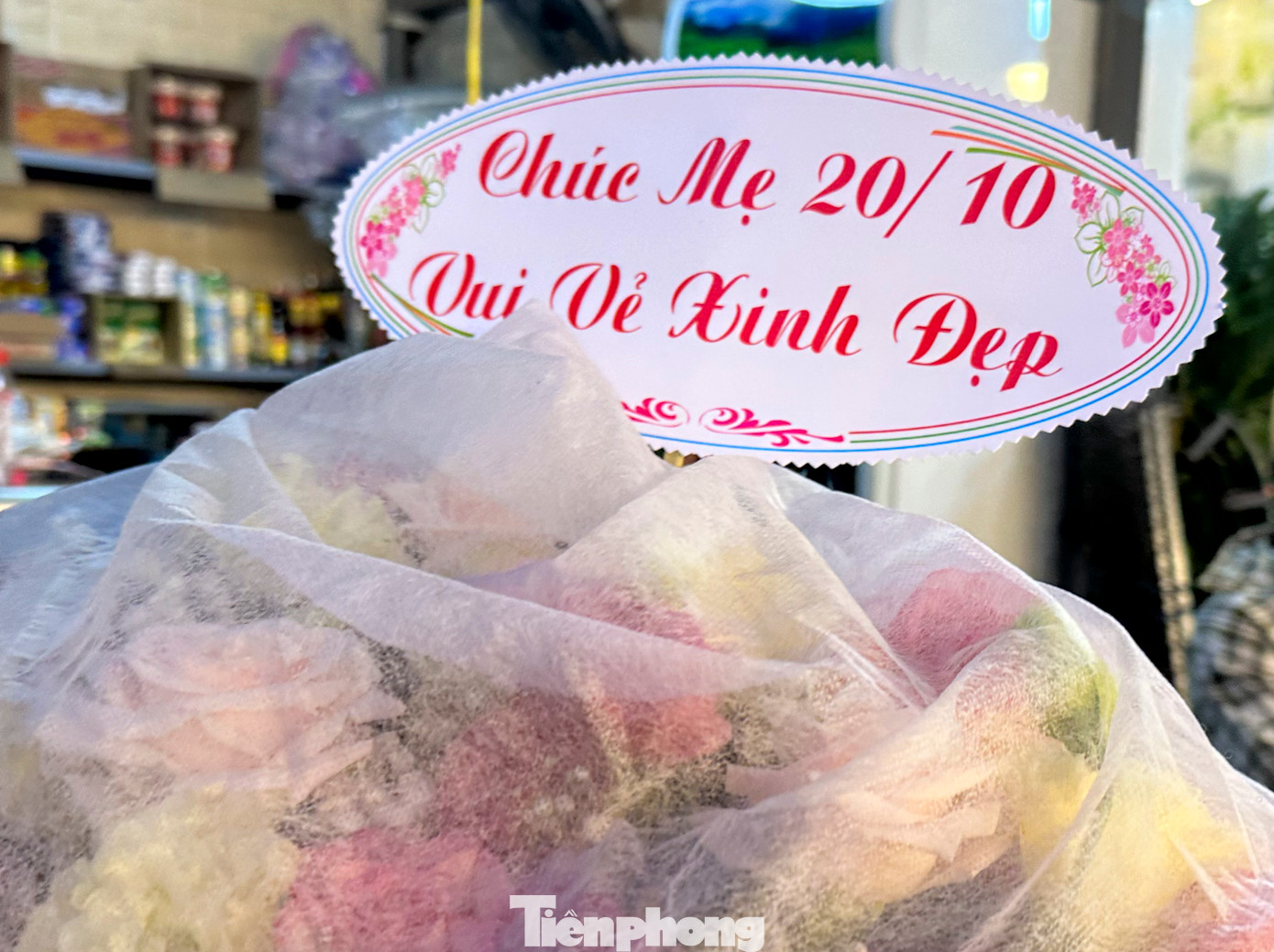 Ngày 20/10 là ngày kỷ niệm và tôn vinh phụ nữ Việt Nam trong và ngoài nước. Dịp này cũng là cơ hội cho nam giới thể hiện tình cảm, gửi gắm yêu thương qua những món quà ý nghĩa dành cho mẹ và vợ.