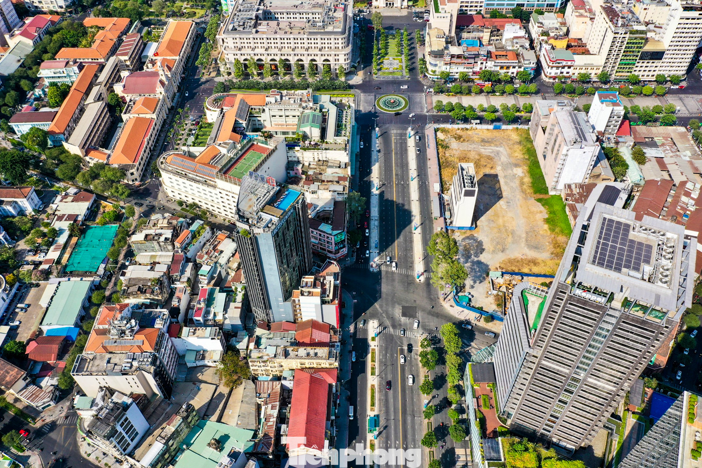 Hầu hết các doanh nghiệp liên quan Vạn Thịnh Phát hoạt động trong mảng bất động sản với loạt dự án đắc địa, tập trung tại cung đường Nguyễn Huệ (nơi đặt trụ sở chính Vạn Thịnh Phát), Đồng Khởi cùng các địa điểm xung quanh ở trung tâm Sài Gòn (quận 1, quận 3…).