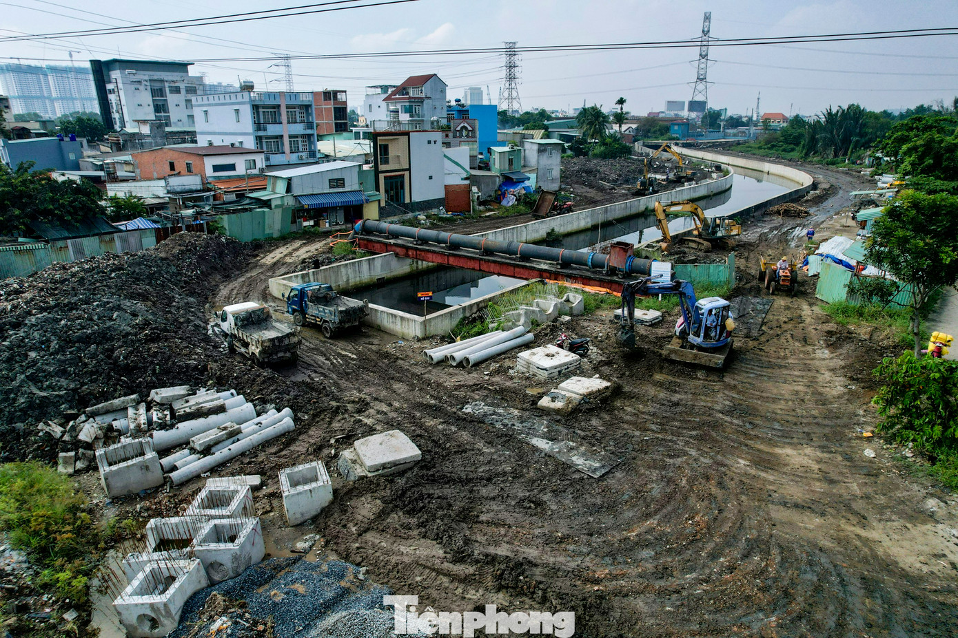 Đây là 1 trong 25 công trình trọng điểm cải tạo môi trường tại TPHCM do Ban Quản lý dự án đầu tư xây dựng khu vực quận Bình Tân làm chủ đầu tư, với tổng mức đầu tư hơn 880 tỉ đồng, từ nguồn ngân sách TPHCM.