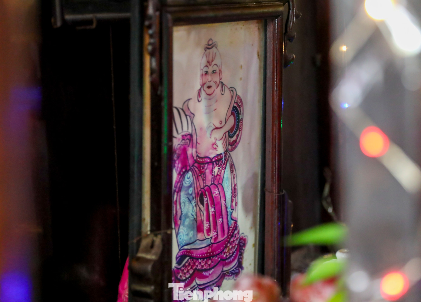 Hàng năm cứ đến ngày rằm tháng Tám âm lịch, tại huyện Cần Giờ, lại diễn ra lễ hội Nghinh Ông. Ðây là một lễ hội dân gian truyền thống được tổ chức nhằm tôn vinh “Ðức ngài Cá Ông”, còn gọi là Nam Hải Tướng Quân, thu hút đông đảo người dân đến dự hội.