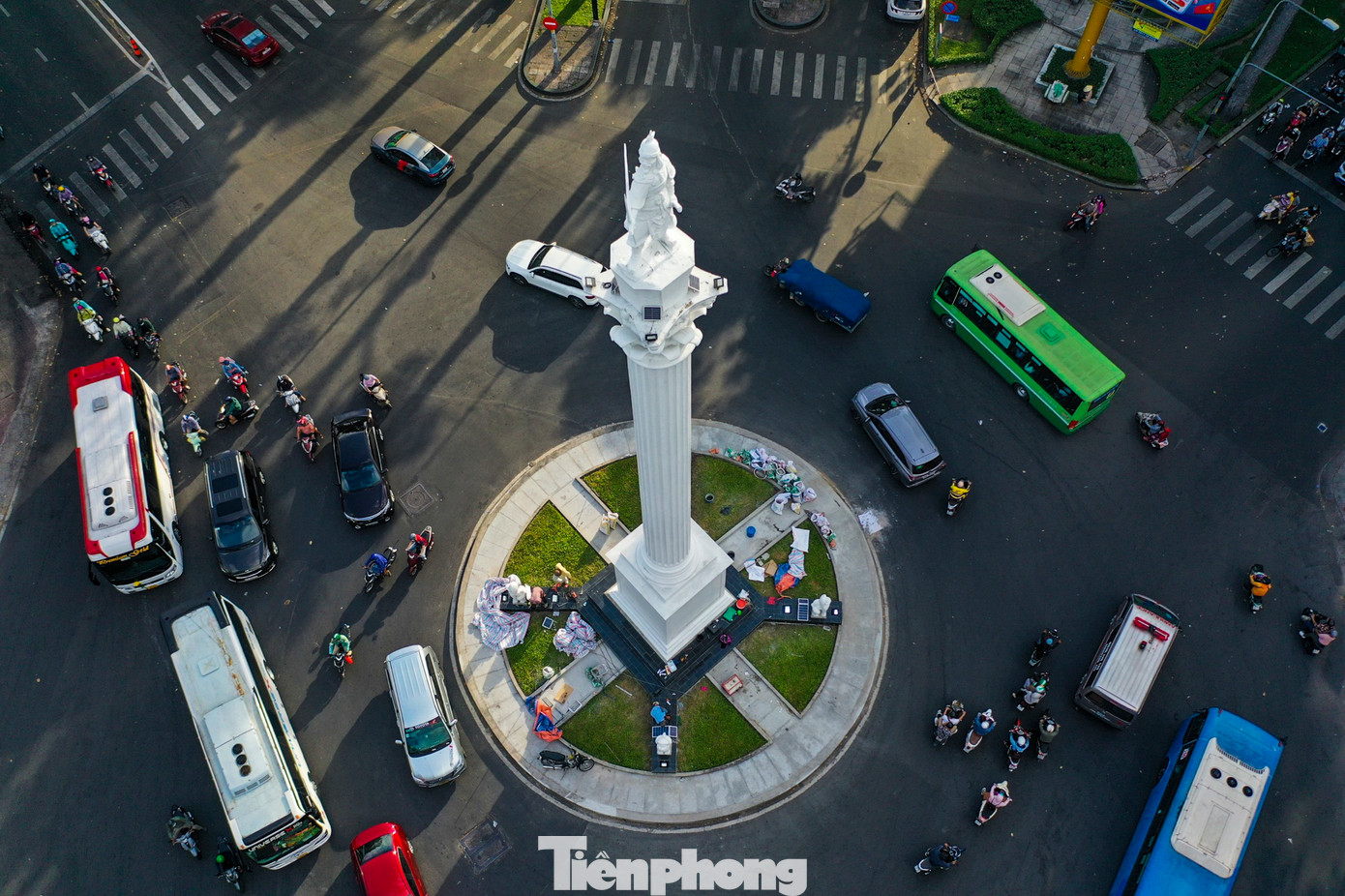 Phần tượng được sơn lại màu trắng, khắc phục các vết nứt; những đoạn gạch lát hư hỏng cũng được cải tạo. Quanh tượng đang trồng cây nhằm gia cố thêm mảng xanh cho khuôn viên.