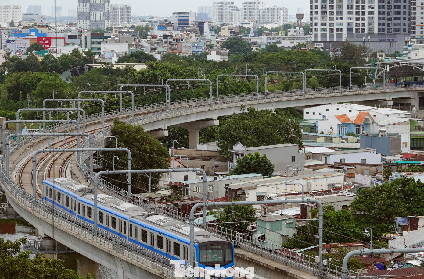 Metro Bến Thành - Suối Tiên là dự án đường sắt đô thị đầu tiên ở TP HCM, tổng mức đầu tư hơn 43.700 tỷ đồng.