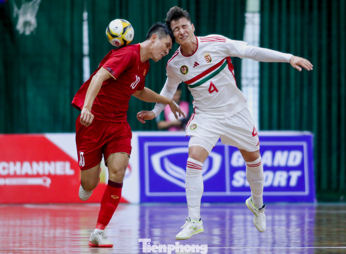 HLV Diego Giustozzi đã có nhiều thử nghiệm trong đội hình để giúp các cầu thủ có được sự cọ xát tốt nhất trước &quot;quân xanh&quot; chất lượng về mặt chuyên môn lẫn hình thể từ châu Âu.