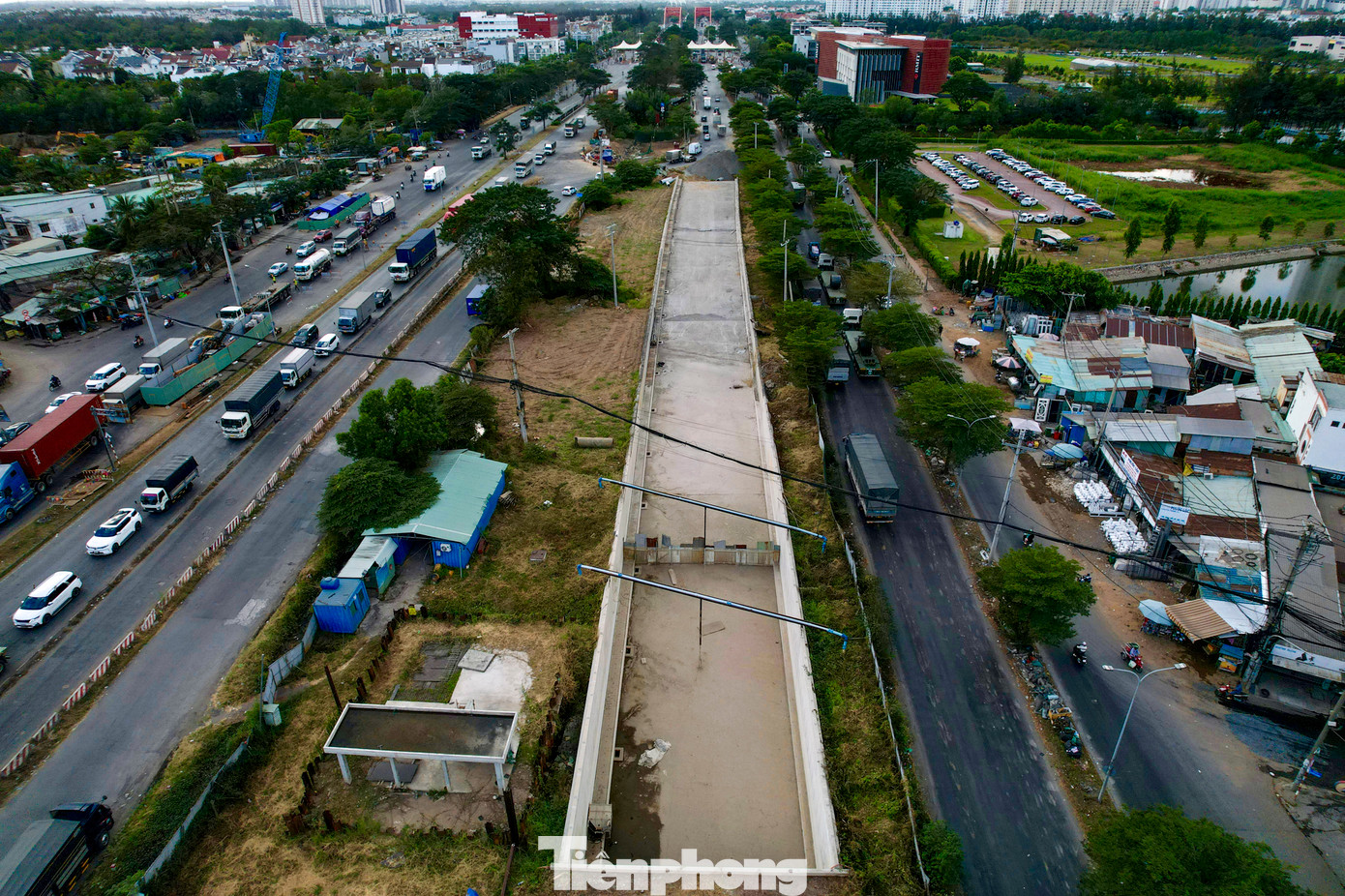 Năm 2020, hầm chui nút giao Nguyễn Văn Linh - Nguyễn Hữu Thọ (quận 7) được khởi công.