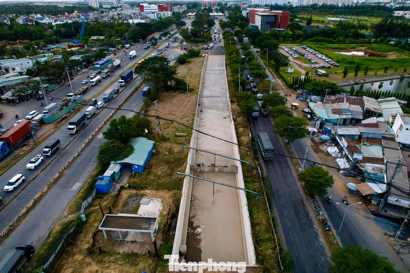 Năm 2020, hầm chui nút giao Nguyễn Văn Linh - Nguyễn Hữu Thọ (quận 7) được khởi công.