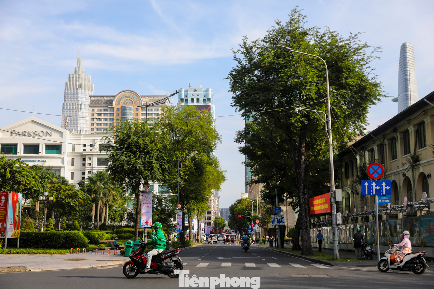 Báo cáo Đại lộ bán lẻ thế giới năm 2023 mới phát hành của Cushman &amp; Wakefield cho biết giá thuê mặt bằng trên đường Đồng Khởi, TP HCM đạt 390 USD mỗi feet vuông một năm (tương đương 350 USD mỗi m2 một tháng).