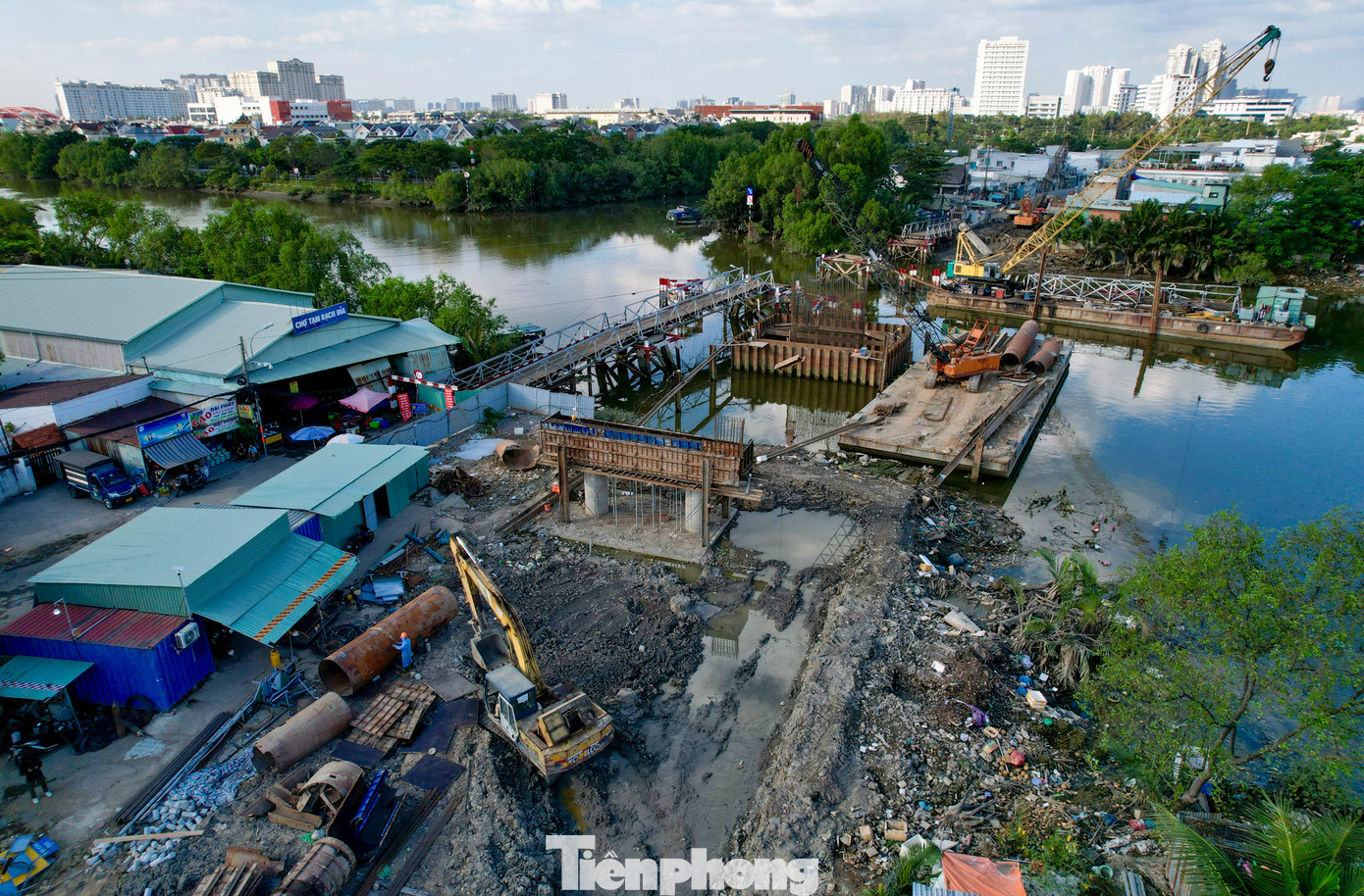 Sau khi hoàn thành, cầu Rạch Đỉa mới sẽ tăng tính kết nối của khu vực và giúp giảm tải cho cầu Rạch Đỉa 2 trên đường Nguyễn Hữu Thọ vốn đã quá tải, thường xuyên ùn tắc vào giờ cao điểm.