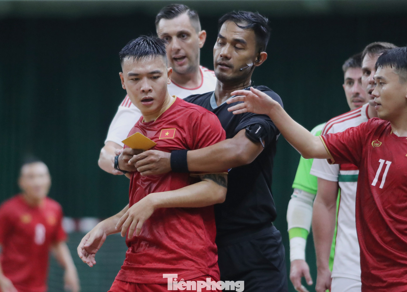 Mặc dù chỉ là trận giao hữu nhưng cả hai đội đã chơi khá quyết liệt và đã xảy ra nhiều tình huống va chạm ở trên sân.