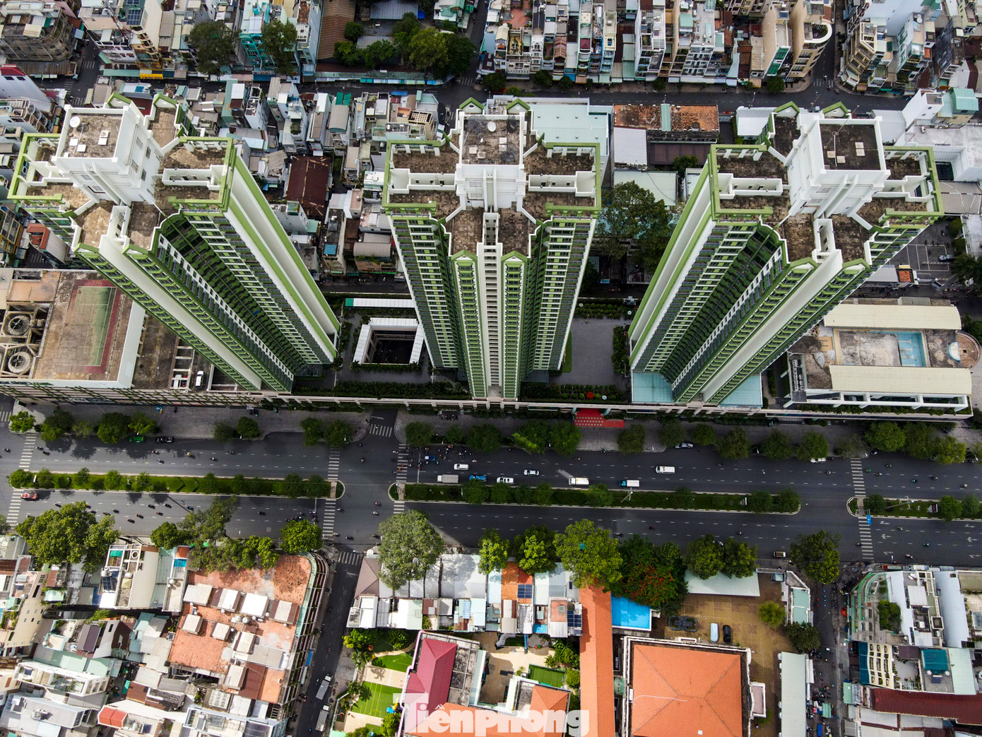 Năm 2015, Thuận Kiều Plaza được Công ty CP An Đông - thuộc Vạn Thịnh Phát mua lại với giá hơn 600 tỷ đồng để cải tạo lại thành một trung tâm thương mại mới mang tên The Garden Mall.