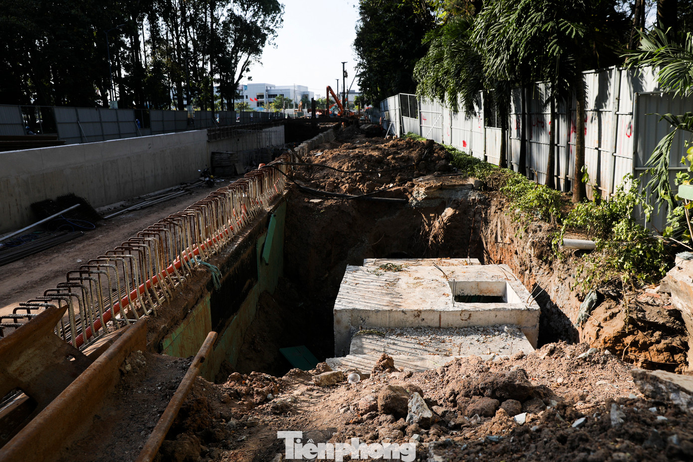 Hiện nay, hầm chui Trần Quốc Hoàn - Phan Thúc Duyện đã chuẩn bị đào xuyên qua đường giao thông hiện hữu.