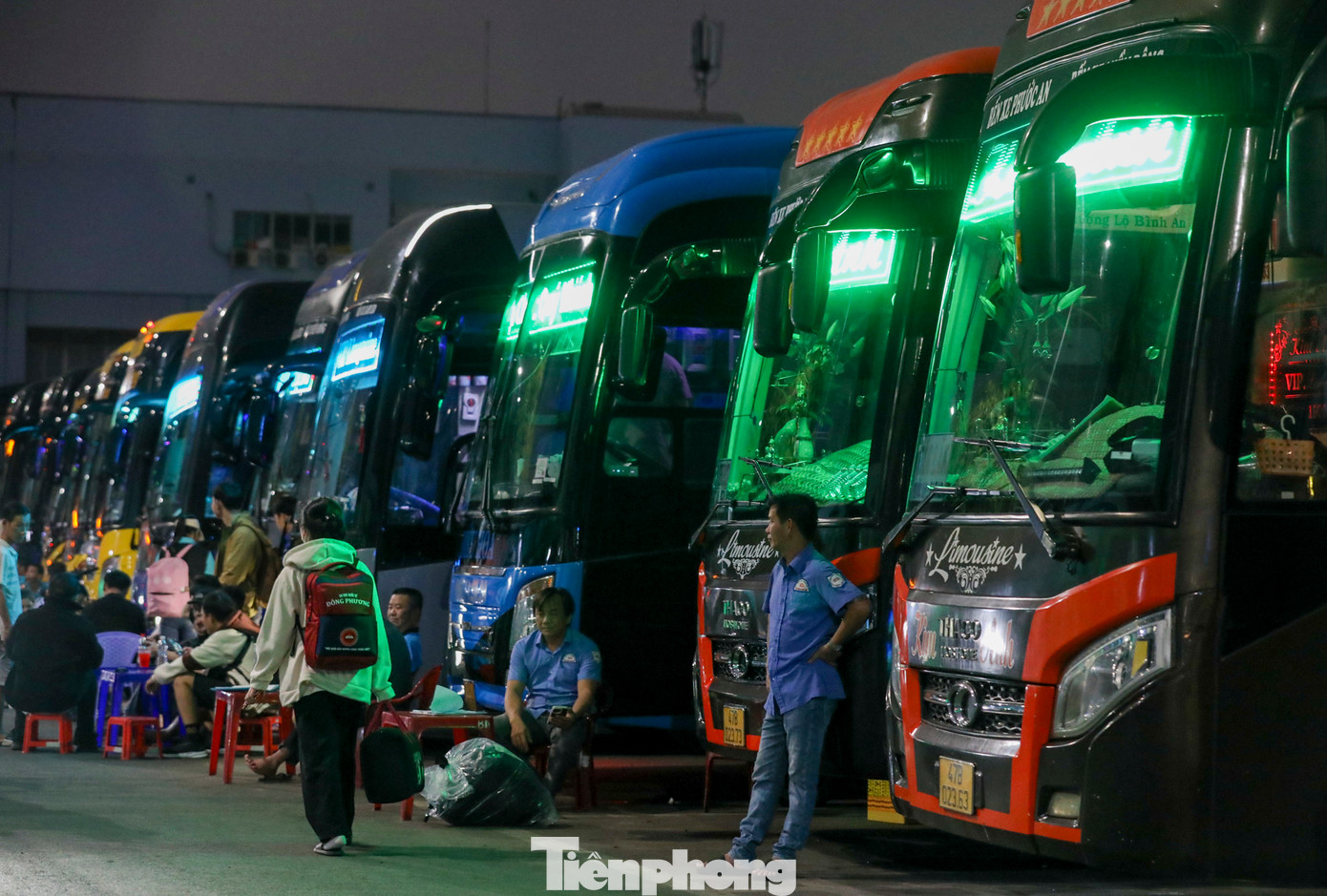 Đại diện một hãng xe dự báo ngày mai (30/12) thì lượng khách mới bắt đầu tăng mạnh.