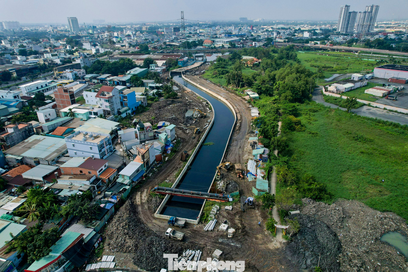 Dự án cải tạo rạch Bà Tiếng dài 2 km, đi qua ba phường An Lạc, An Lạc A và Bình Trị Đông B (quận Bình Tân), được Sở Xây dựng TPHCM phê duyệt chủ trương đầu tư từ tháng 10/2019.
