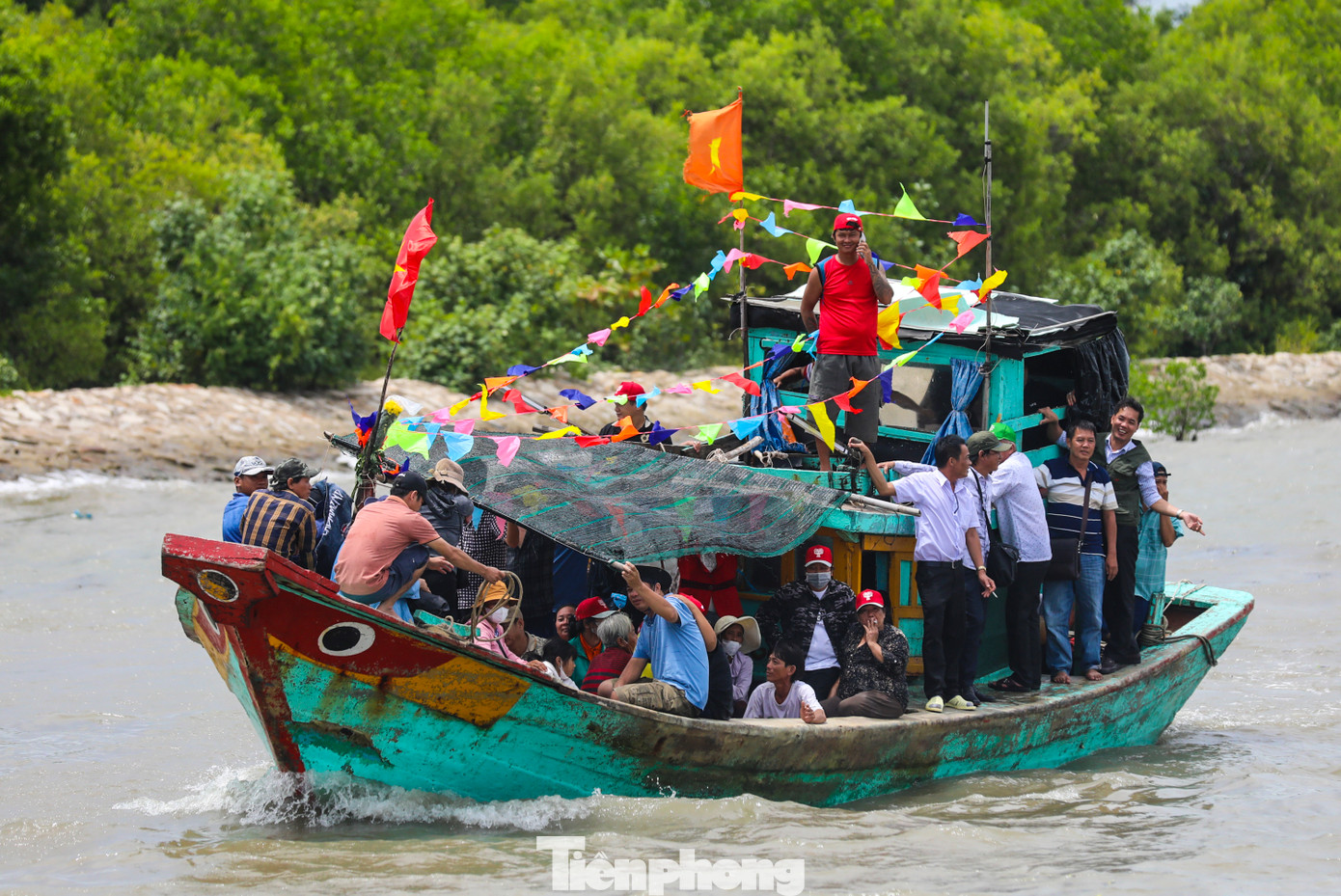 Thời tiết tại Cần Giờ sáng 30/8 mưa nhẹ, ngoài biển gió khá mạnh.