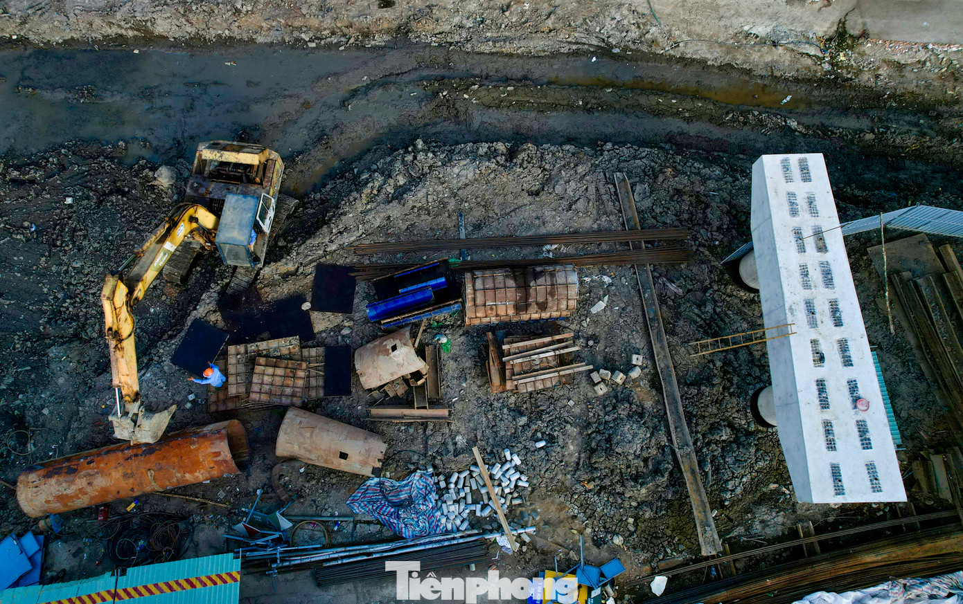 Cầu Rạch Đỉa mới dài 318m, rộng 9-10,5m, gồm 9 nhịp. Hai đầu cầu được xây đường dẫn với tổng chiều dài 233m, rộng 14-27m.