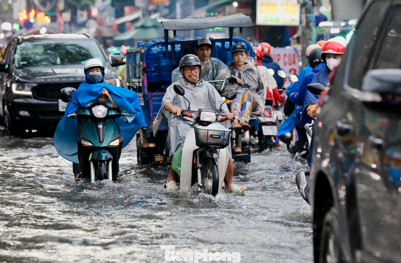 Theo dự báo từ cơ quan khí tượng, từ nay đến 12/9, khu vực Nam Bộ tiếp tục có mưa rào và dông, cục bộ có mưa to đến rất to. (Ảnh minh họa: Duy Anh) Theo dự báo từ cơ quan khí tượng, từ nay đến 12/9, khu vực Nam Bộ tiếp tục có mưa rào và dông, cục bộ có mưa to đến rất to. (Ảnh minh họa: Duy Anh)