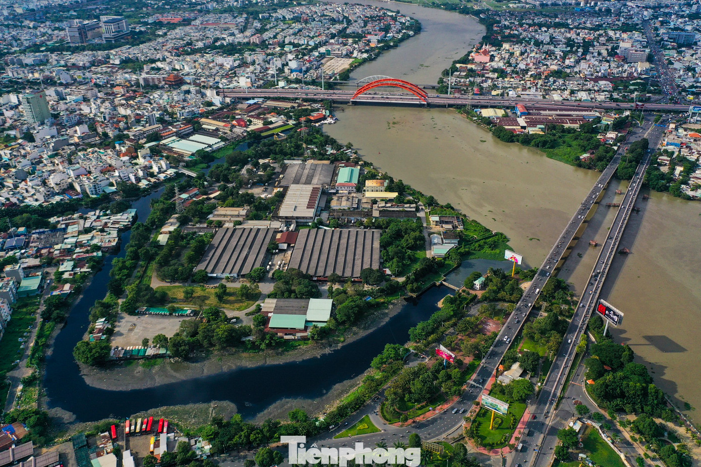 Khu đất số 420 Nơ Trang Long (quận Bình Thạnh, TPHCM) được xem như một "tiểu đảo" nằm tách biệt, bao quanh bởi sông Sài Gòn và kênh rạch.