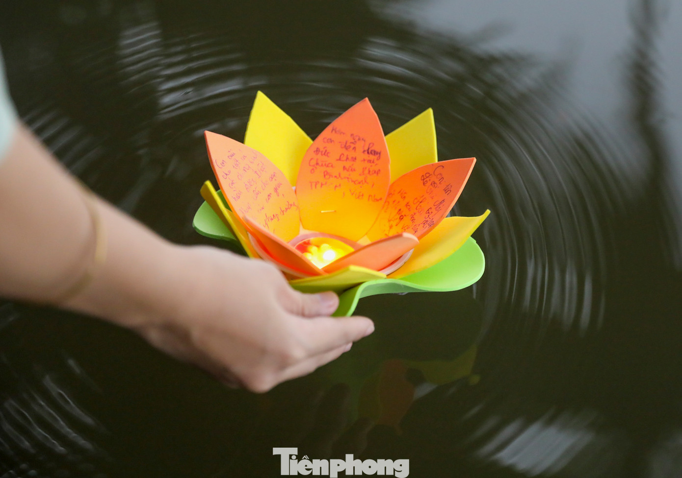 Dịp lễ Vu Lan diễn ra vào rằm tháng bảy âm lịch hàng năm là dịp nhắc nhở mỗi người về lòng hiếu thảo, công ơn của cha mẹ.