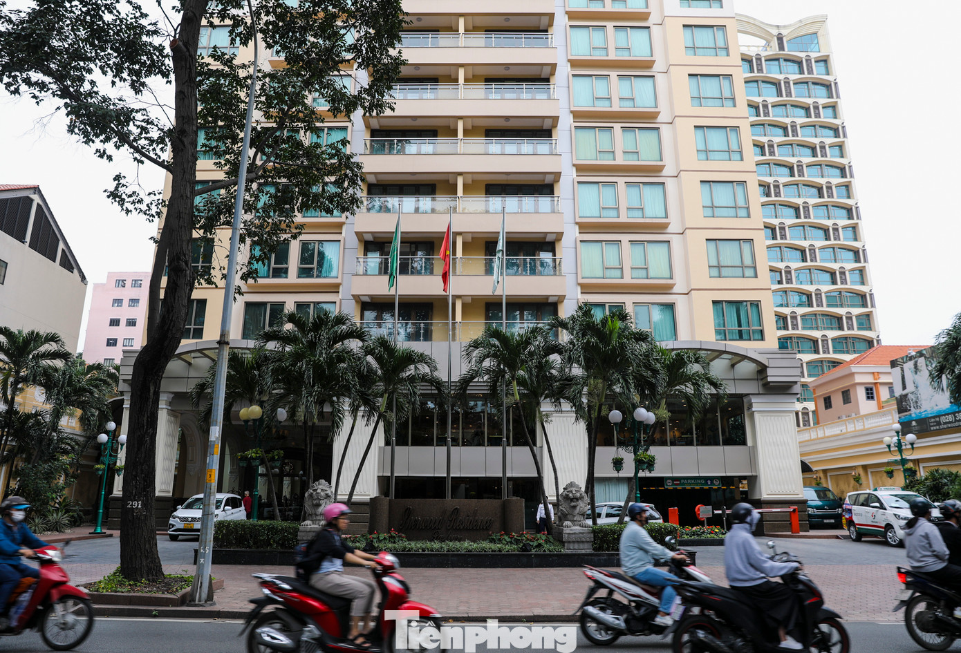 Trước khi bị bắt, bà Lan và chồng được cho là sinh sống tại căn hộ penthouse của cao ốc căn hộ dịch vụ cao cấp Sherwood Residence, thuộc sở hữu của Công ty Vạn Thịnh Phát.