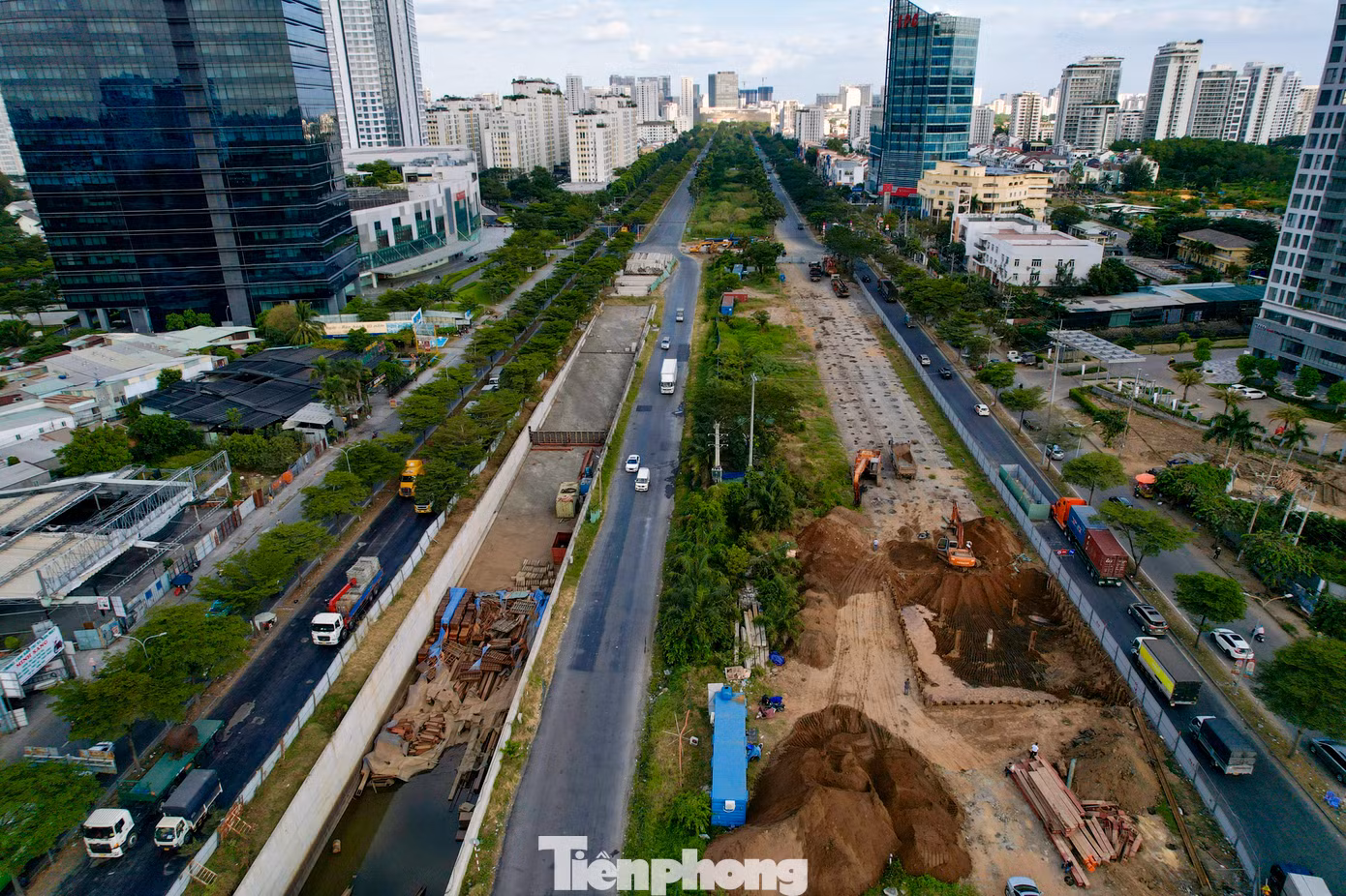 Với chiều dài gần 18km, đại lộ Nguyễn Văn Linh nối quận 7 với huyện Bình Chánh. Dự án được xây dựng năm 1996 và đưa vào khai thác toàn bộ năm 2007, tổng vốn đầu tư 100 triệu USD, thời gian thu phí hoàn vốn dự kiến đến 2028.